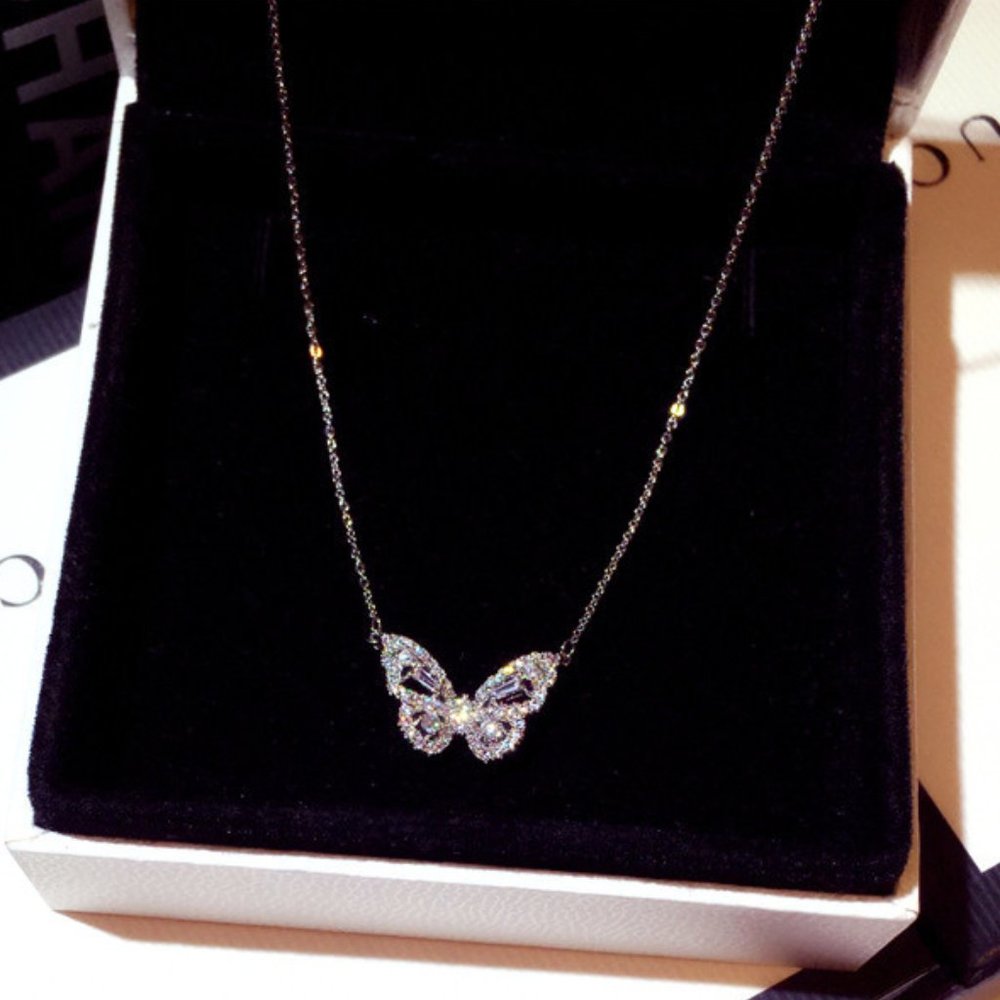 New! Butterfly Necklace Rose Gold - Picture 5 of 6
